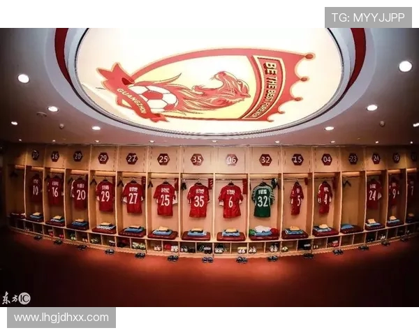 足球频道：从更衣室到看台的足球文化图谱